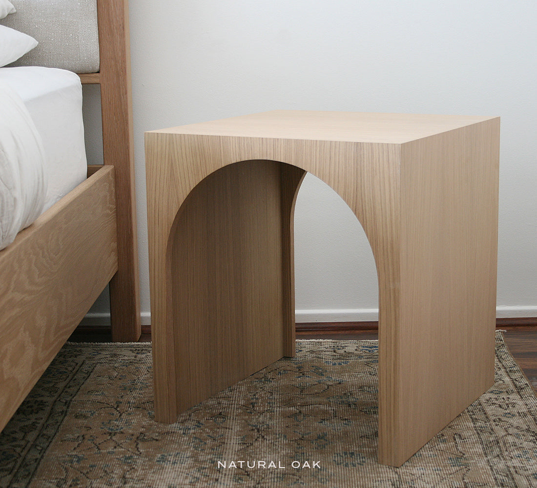 Table d'appoint arquée 
