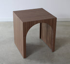 Table d'appoint arquée 