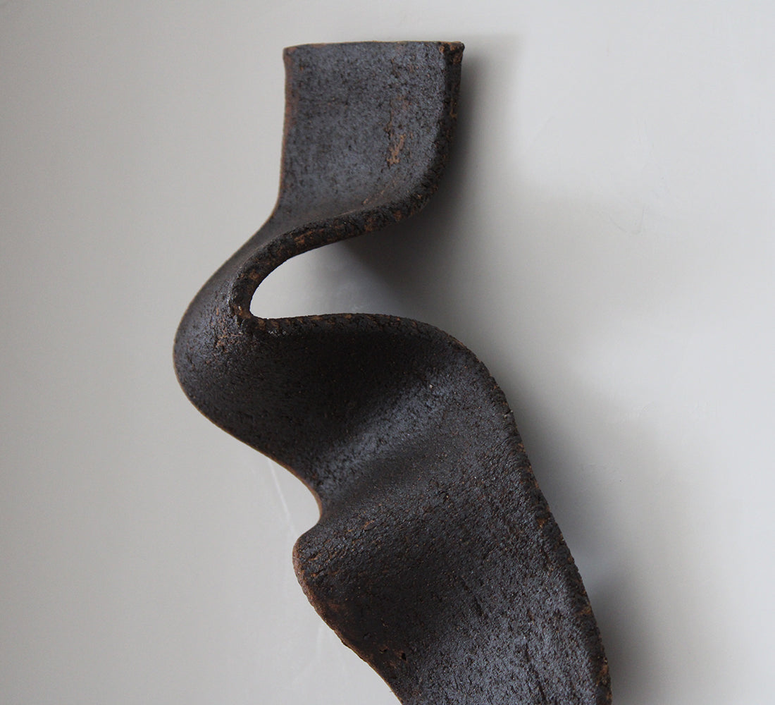 Rubans noirs par Anna Shipulina Ceramics