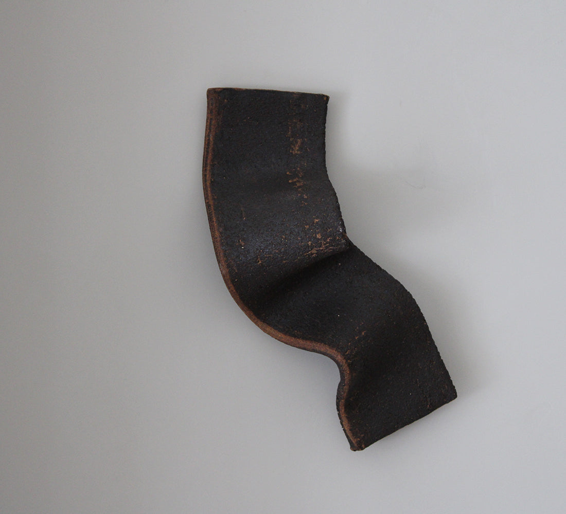 Rubans noirs par Anna Shipulina Ceramics