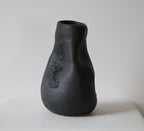 Vase en lave noire par Anna Shipulina Ceramics 