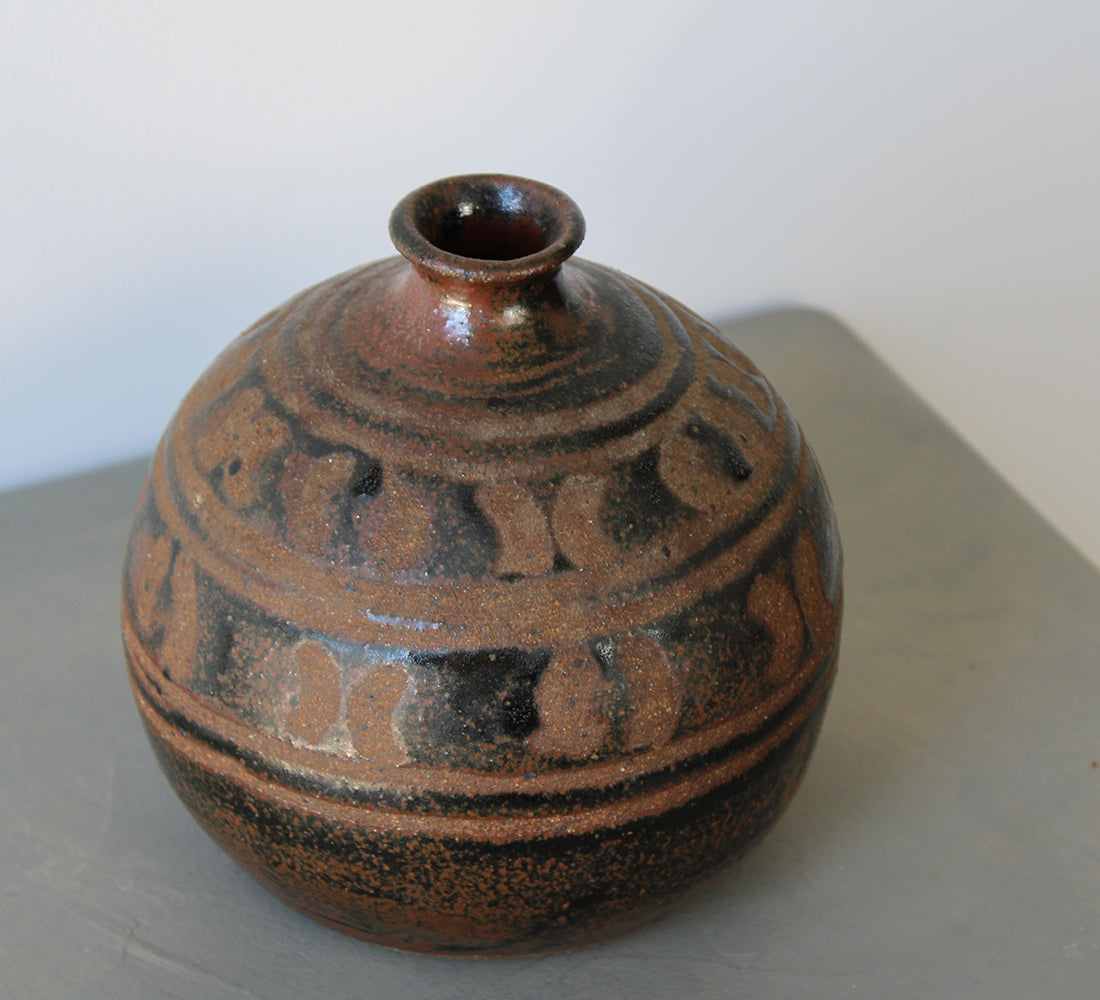 Vase à bourgeons à motif vintage