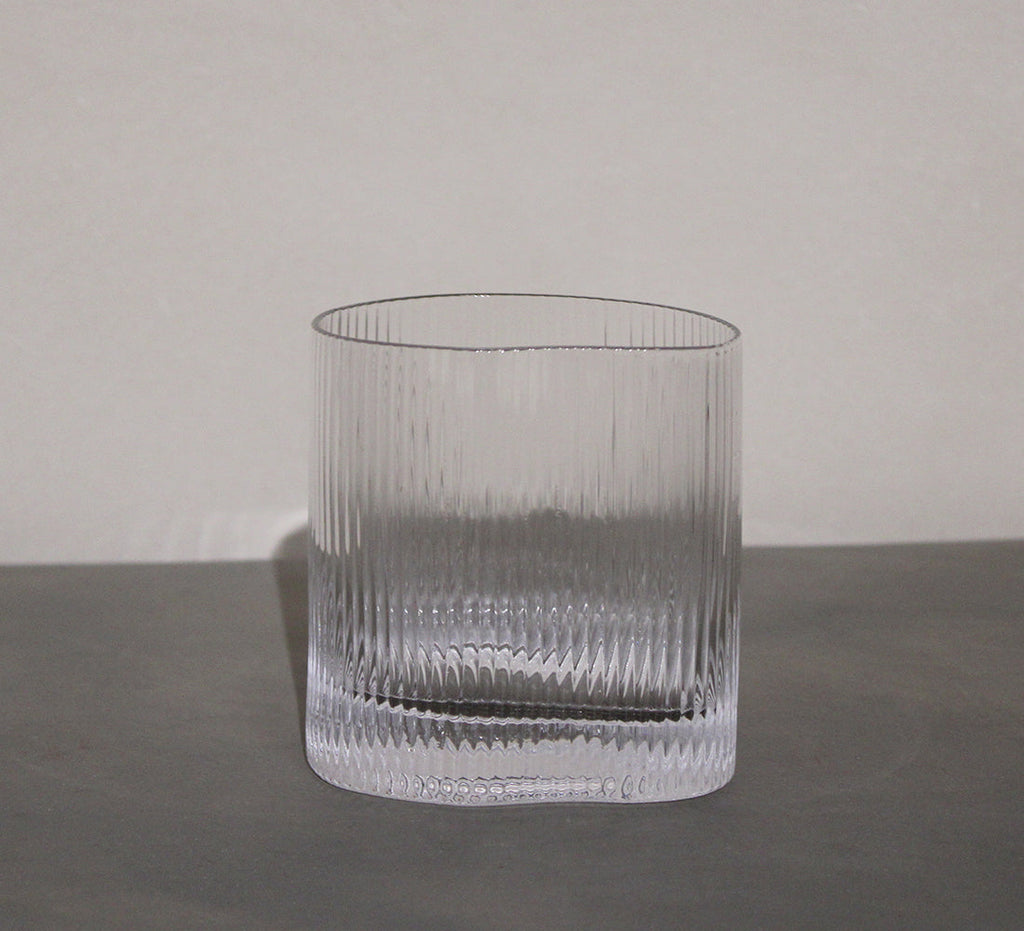 Verre à cocktail ondulé
