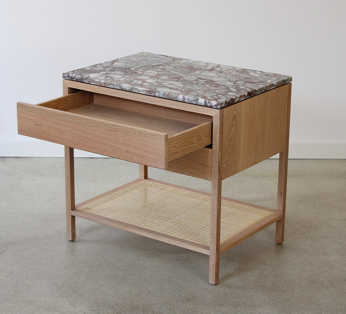 Table de chevet Davis à 2 tiroirs, plateau en marbre 