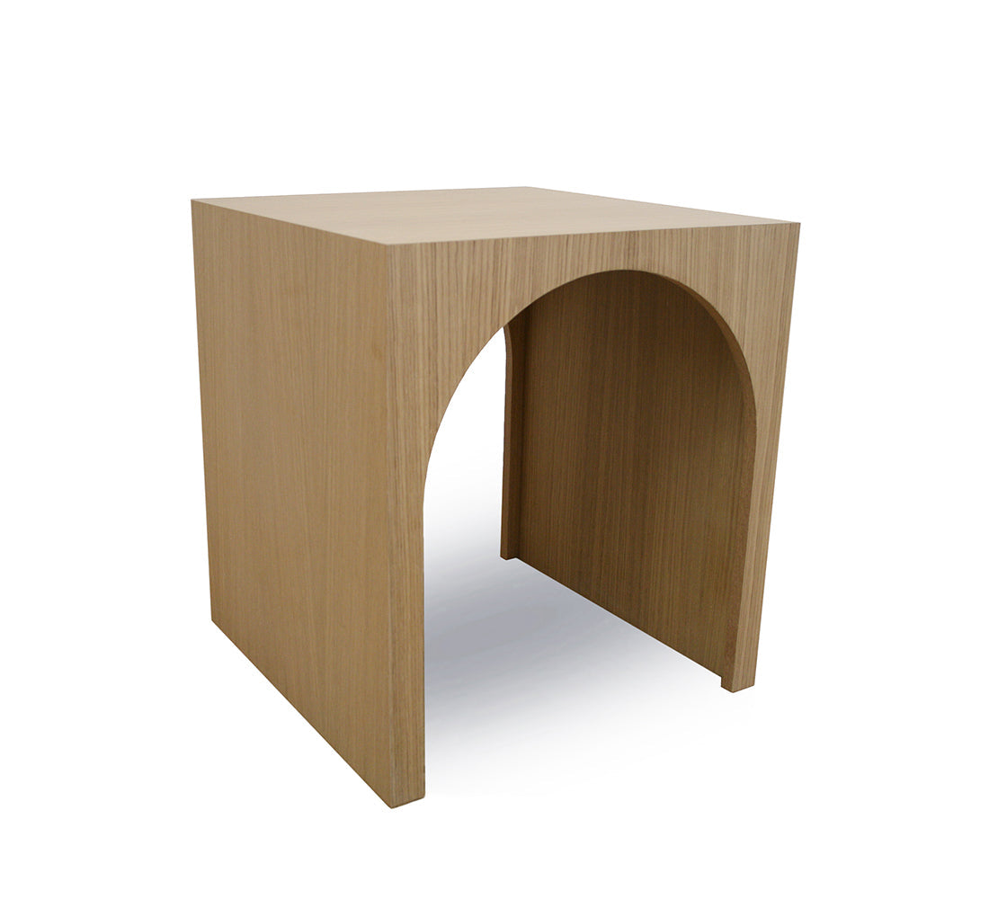 Table d'appoint arquée 