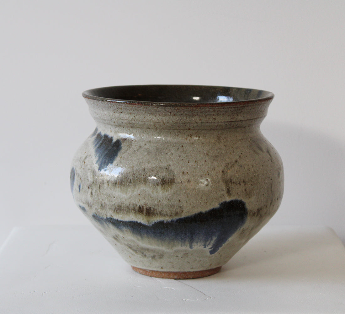 Grand bol en poterie d'atelier