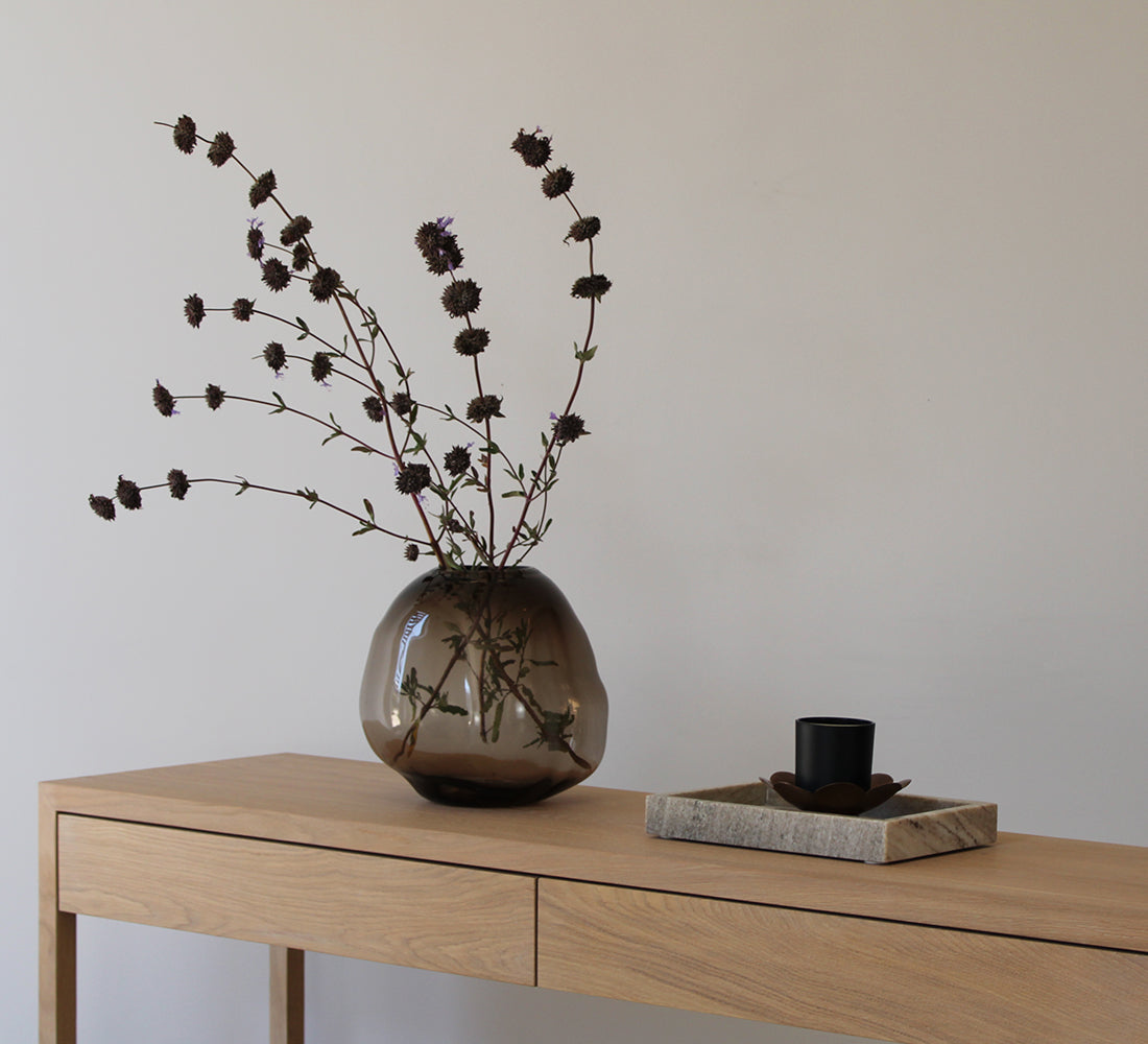 Vase galet en verre fumé
