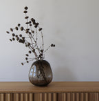 Vase galet en verre fumé