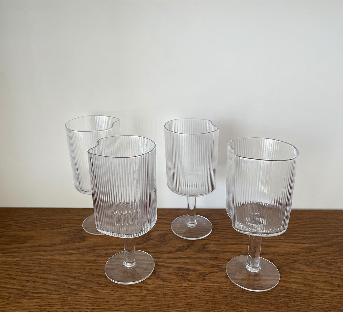 Verre à vin rouge ondulé