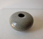 Vase à bourgeons en poterie d'atelier