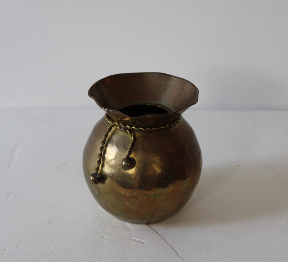 Pot en laiton vintage