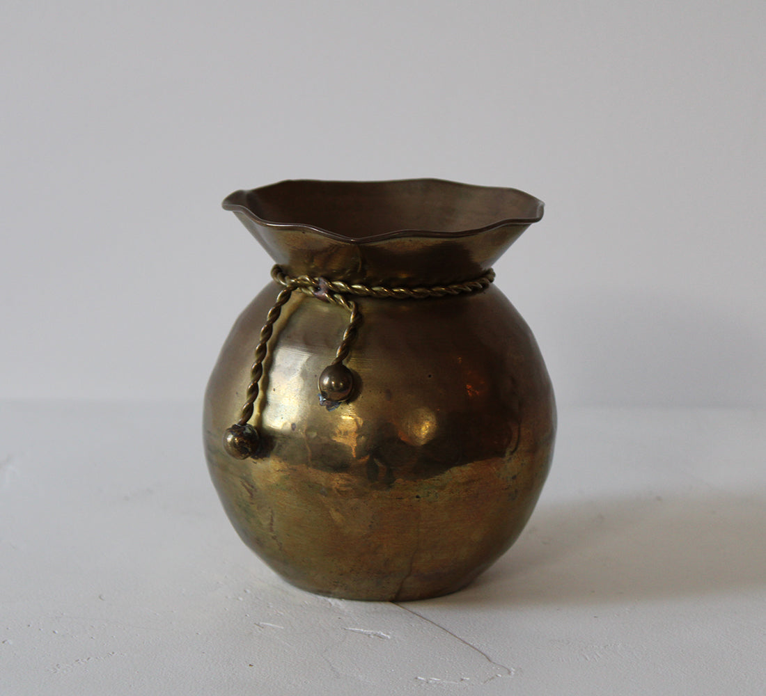 Pot en laiton vintage
