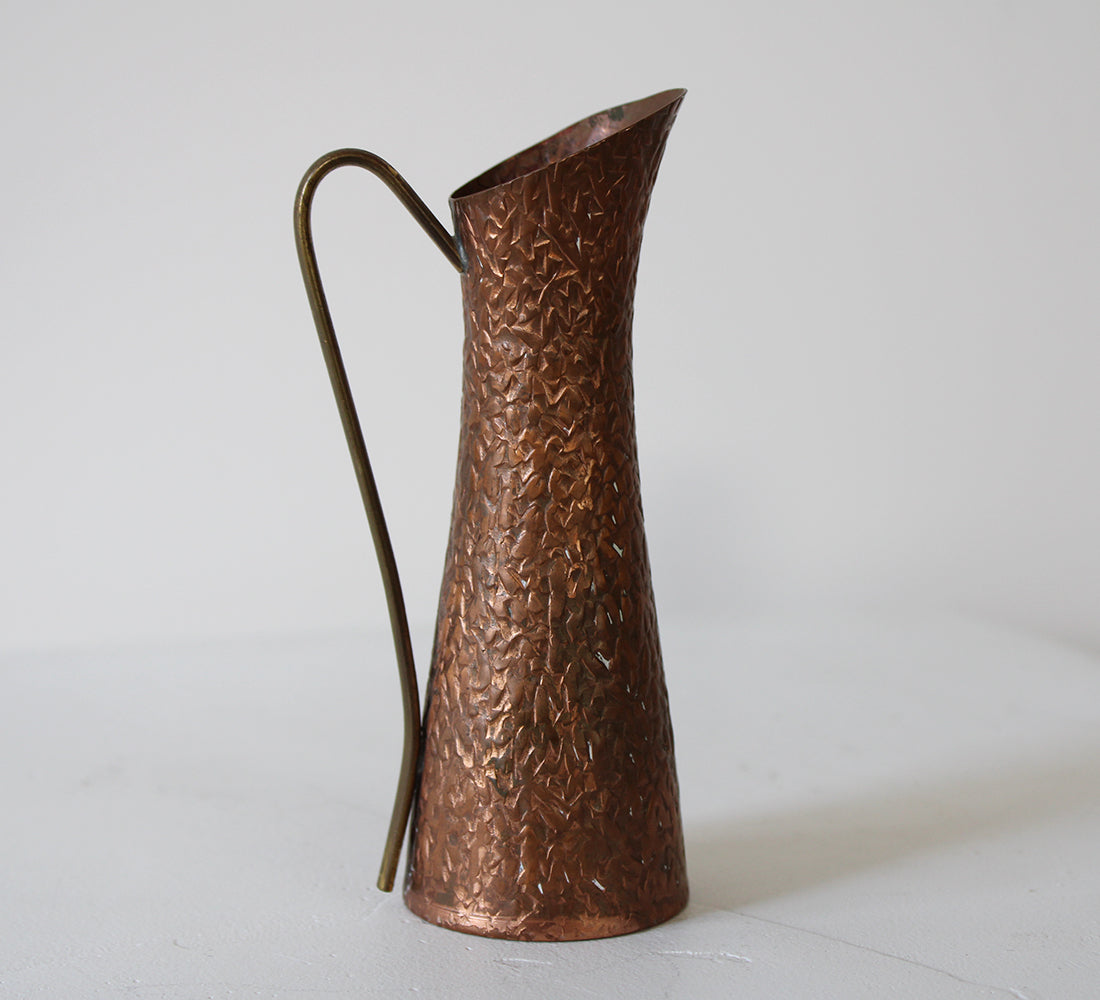 Pichet en cuivre vintage