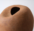 Le vase Womb par Anna Shipulina Ceramics