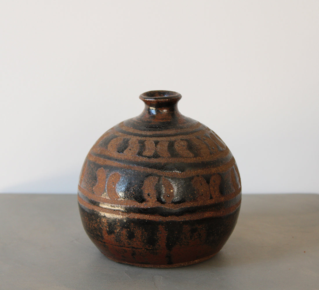 Vase à bourgeons à motif vintage